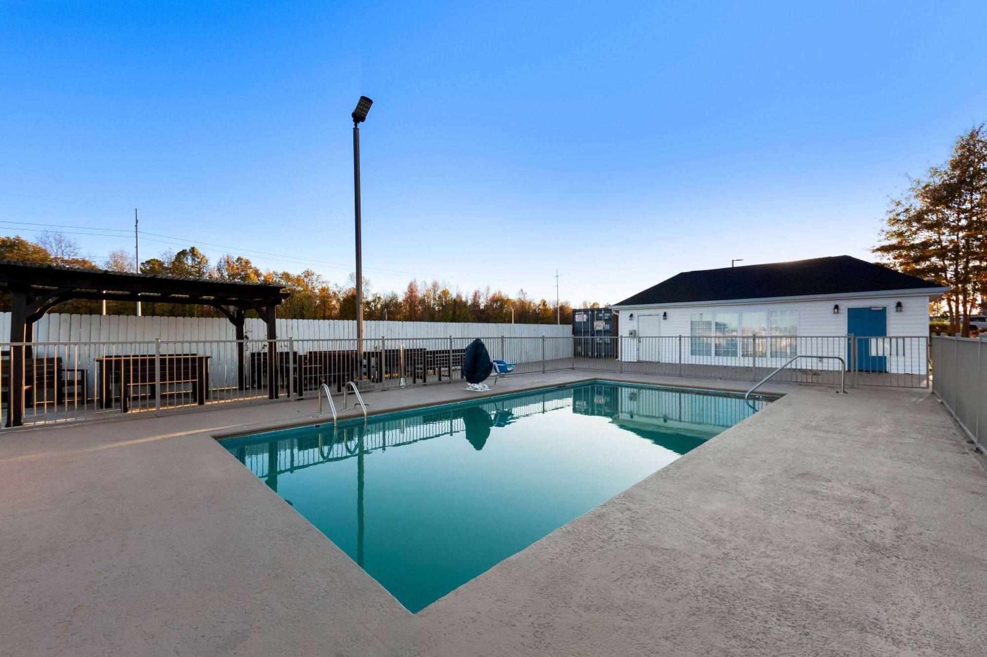 Howard Johnson By Wyndham Jackson Bagian luar foto