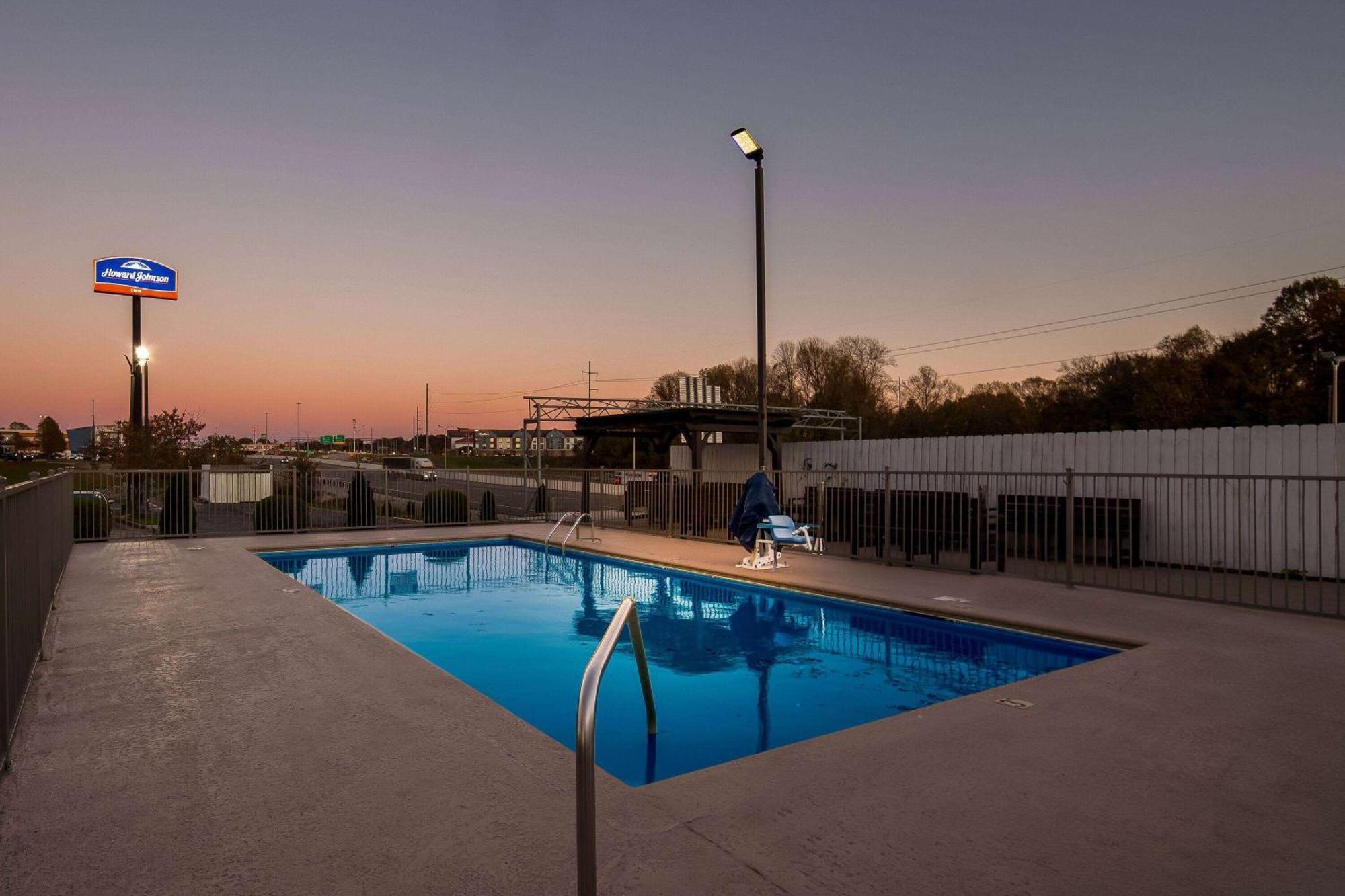 Howard Johnson By Wyndham Jackson Bagian luar foto
